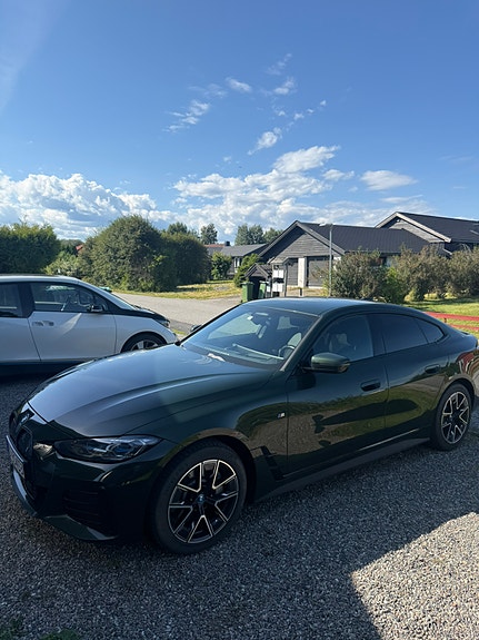 BMW i4 4 of 5
