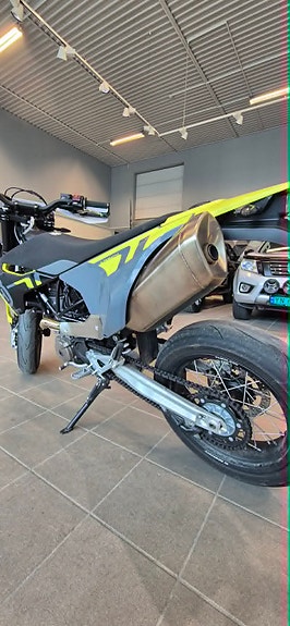 Husqvarna 701 Supermoto 7 of 12