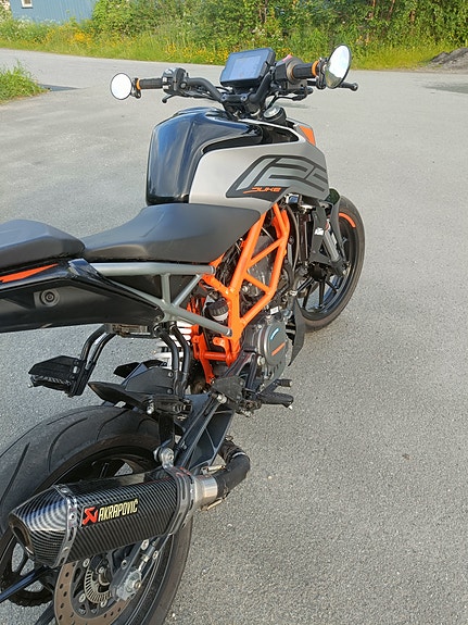 KTM 125 Duke 2 of 5