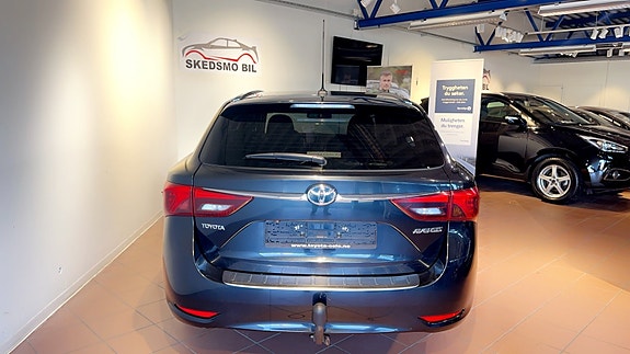 Toyota Avensis 4 of 10