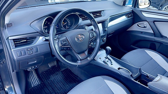 Toyota Avensis 8 of 10