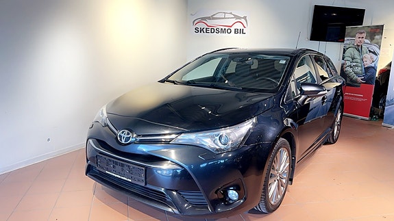 Toyota Avensis 2 of 10