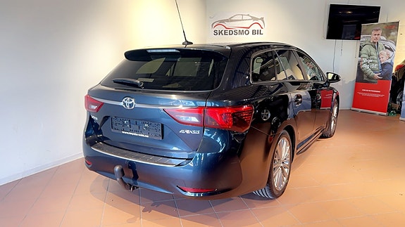 Toyota Avensis 3 of 10