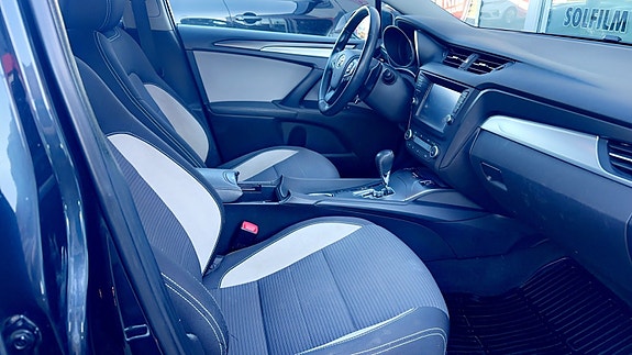 Toyota Avensis 7 of 10
