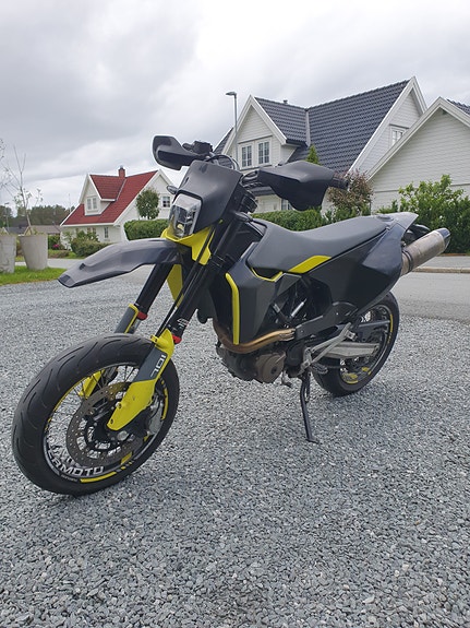 Husqvarna 701 Supermoto 4 of 5