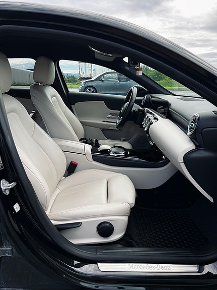Mercedes-Benz A200 9 of 30