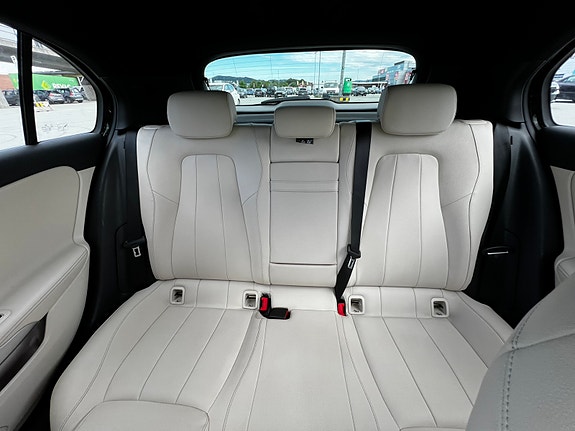 Mercedes-Benz A200 11 of 30