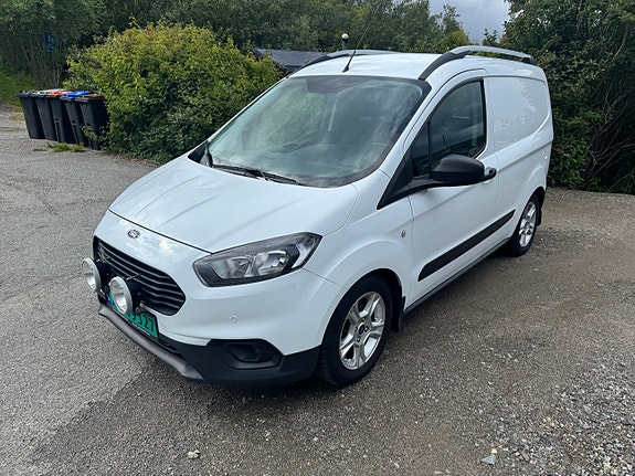 Ford Transit Courier 2 of 5