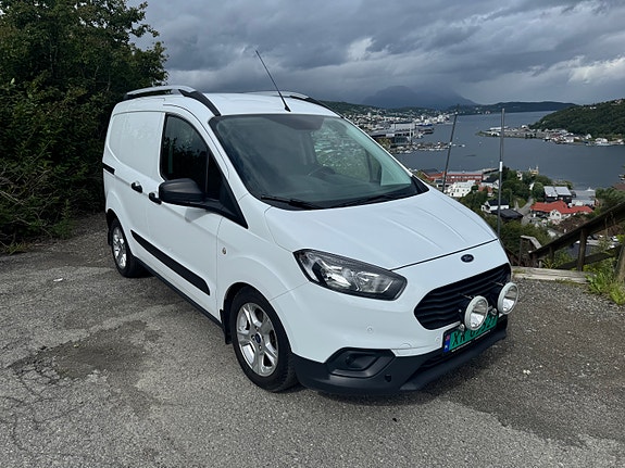Ford Transit Courier 4 of 5