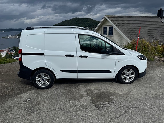 Ford Transit Courier 3 of 5