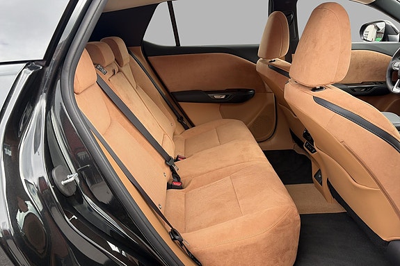 Lexus RZ450e 16 of 30
