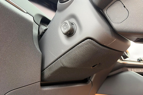 Lexus RZ450e 25 of 30