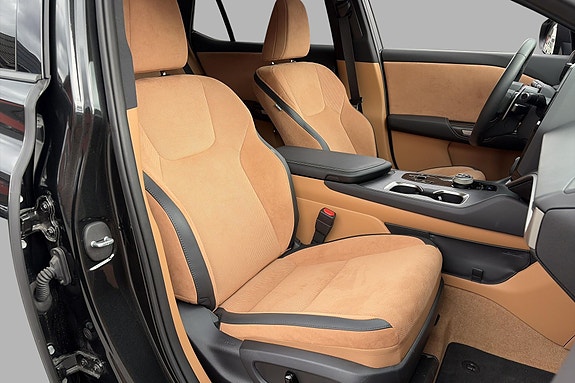 Lexus RZ450e 18 of 30