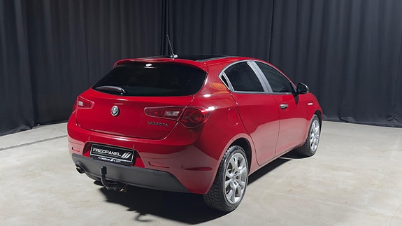 Alfa Romeo Giulietta 3 of 5