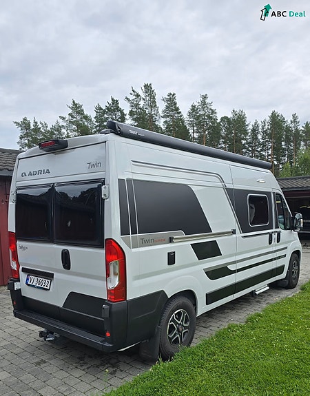 Adria Twin 600SPB | Luftfj.| H.feste | Skanbatt Lit.batt.| TV | V.hjul m/pigg | Lav km | 3 of 28