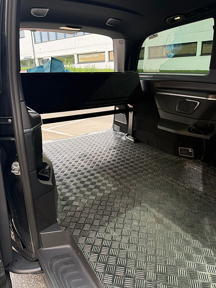 Mercedes-Benz V300 d 18 of 27