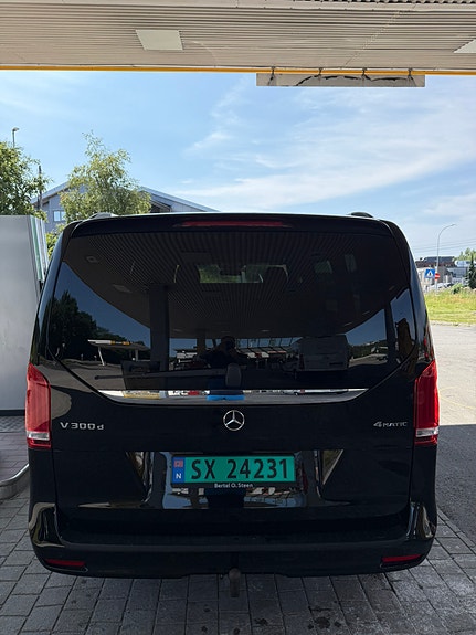 Mercedes-Benz V300 d 24 of 27