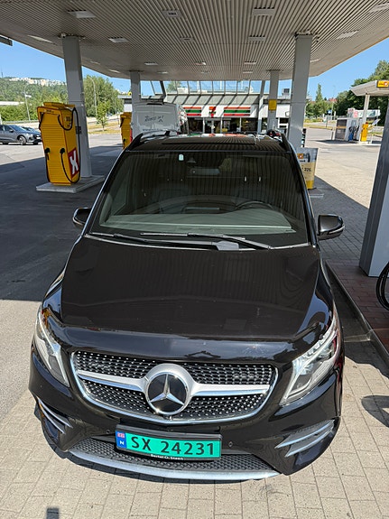 Mercedes-Benz V300 d 3 of 27