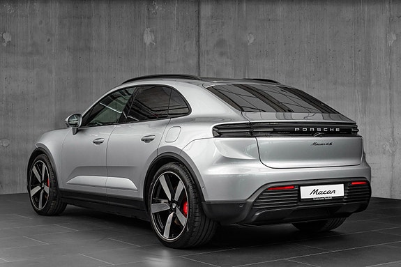 Porsche Macan 3 of 5