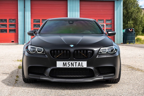 BMW M5 2 of 5