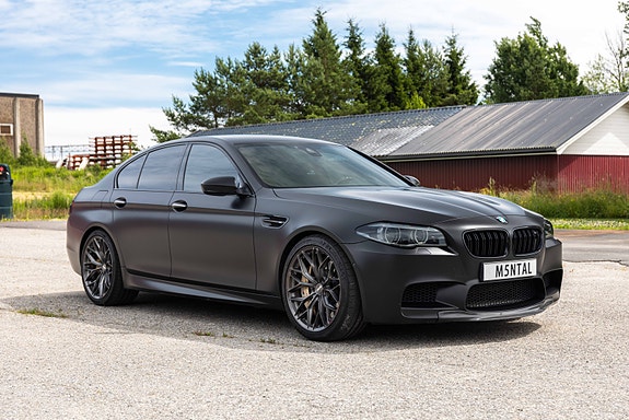 BMW M5 3 of 5