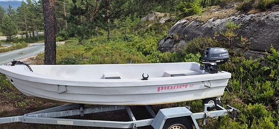 Klassisk Pioner 12 med Yamaha påhenger 5 hk  – selges samlet 4 of 5