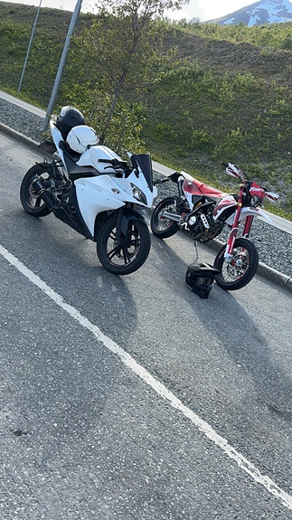 Yamaha YZF-R 125 4 of 4