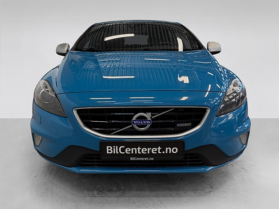 Volvo V40 2 of 5