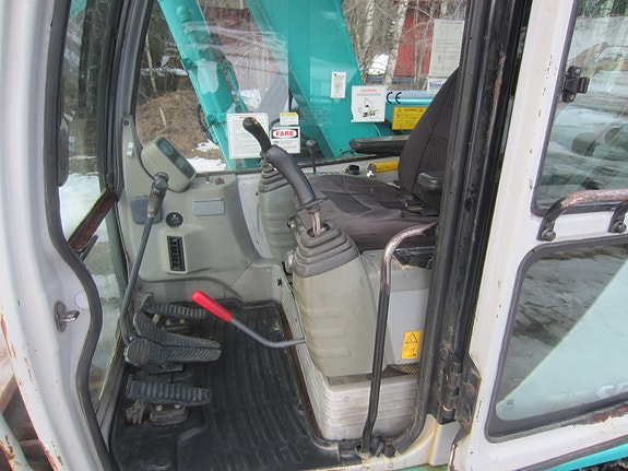Kobelco SK70SR, NH E70SR 3 of 5