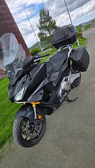 Honda Forza 750 4 of 5
