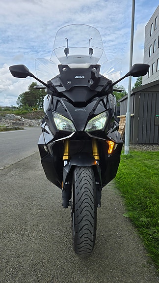 Honda Forza 750 5 of 5
