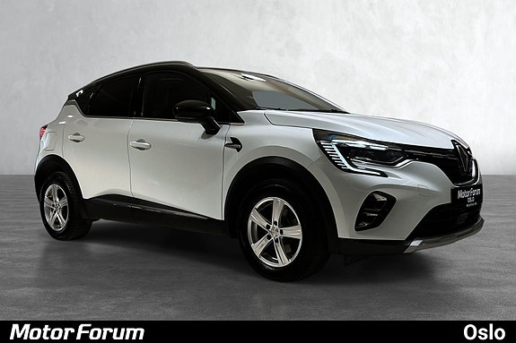 Sølv SUV med skarpe LED-frontlykter og sporty alloy-felger.