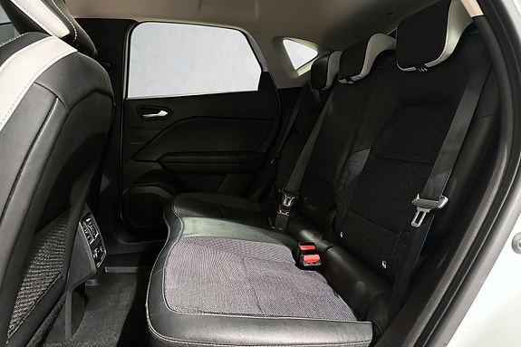 romslige sorte bakseter og Isofix-feste. samt flyttbar seterad.