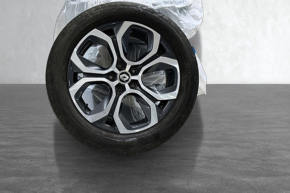 Detaljert nærbilde av sporty klippefelger med moderne design.