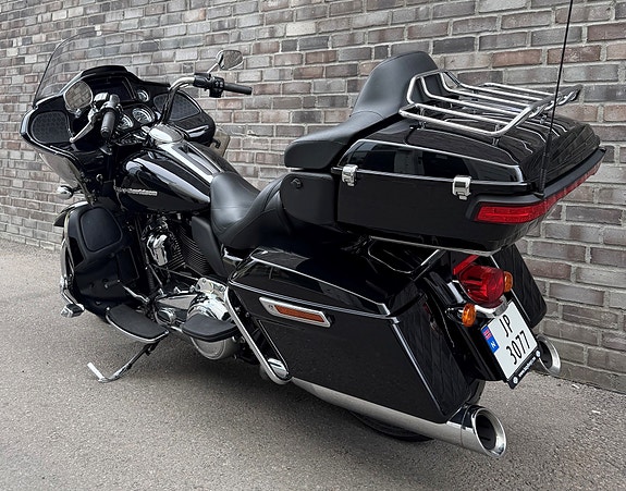 Harley-Davidson FLTRK Road Glide Limited 9 of 12