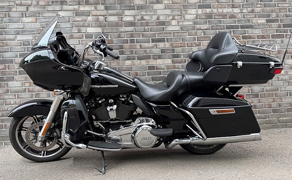 Harley-Davidson FLTRK Road Glide Limited 7 of 12