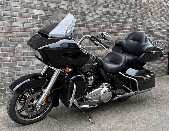 Harley-Davidson FLTRK Road Glide Limited 8 of 12