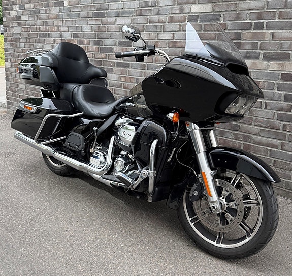 Harley-Davidson FLTRK Road Glide Limited 3 of 5