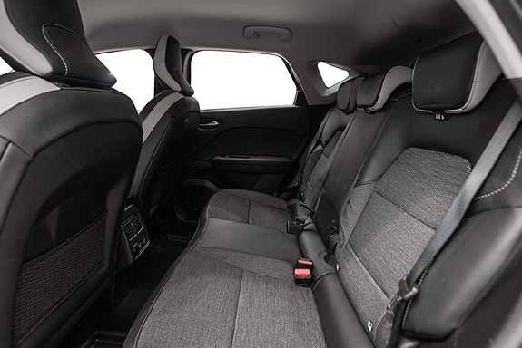 Bakseter med grå tekstil og isofix for trygge barnepassasjerer.