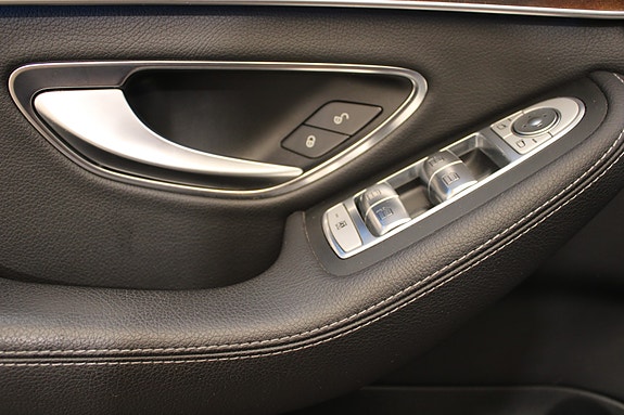 Mercedes-Benz C350 e 24 of 30