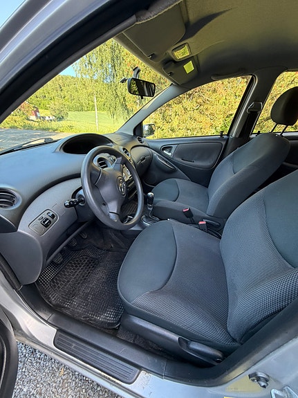 Toyota Yaris 5 of 5