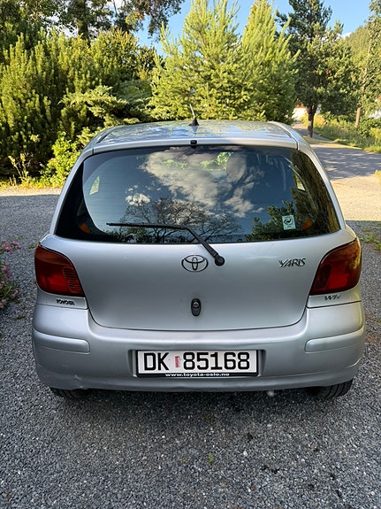 Toyota Yaris 3 of 5
