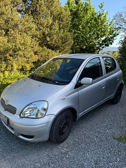 Toyota Yaris 2 of 5
