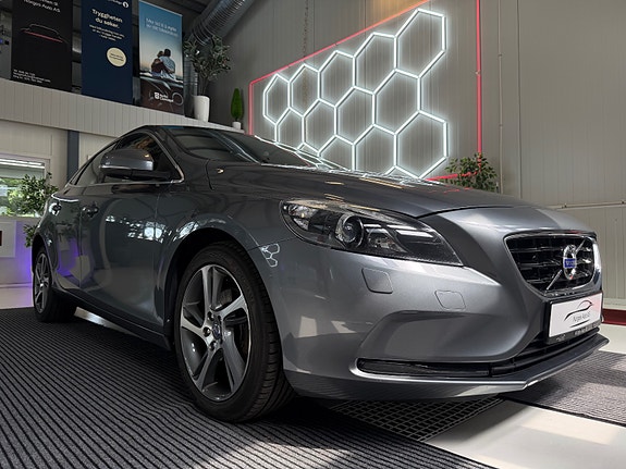 Volvo V40 4 of 5