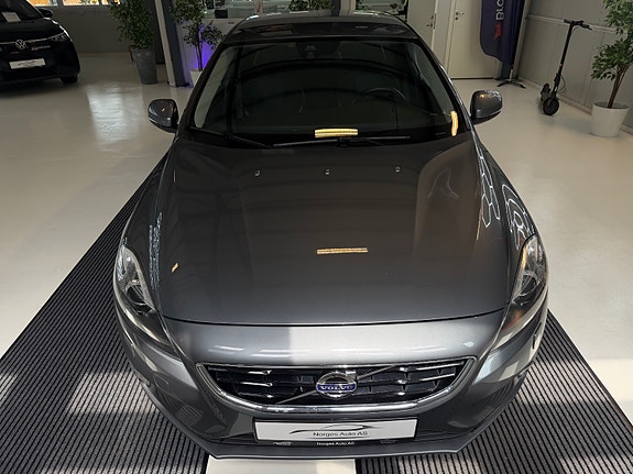 Volvo V40 3 of 5