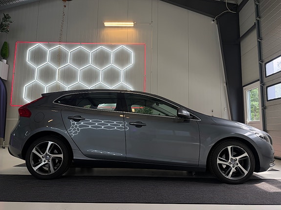 Volvo V40 5 of 5