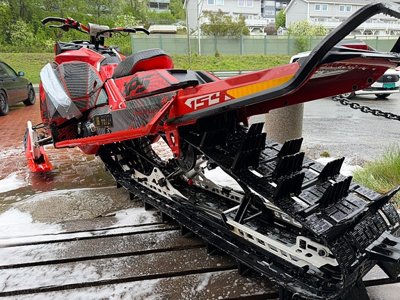 Ski-doo Summit 850 E-Tec 2 of 5