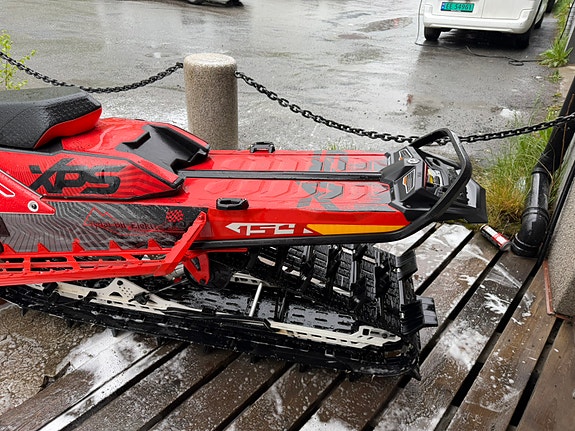 Ski-doo Summit 850 E-Tec 3 of 5