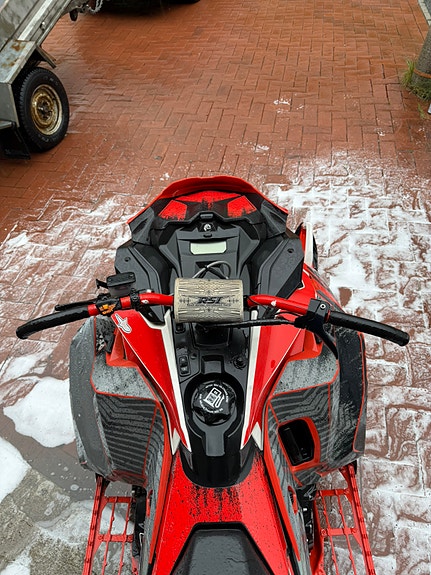 Ski-doo Summit 850 E-Tec 4 of 5