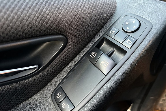 Mercedes-Benz A150 25 of 30